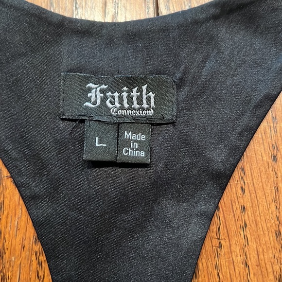 Faith Silk With Crystal Buttons Angel Wing Design Print Racerback Blouse Size L - Picture 10 of 11